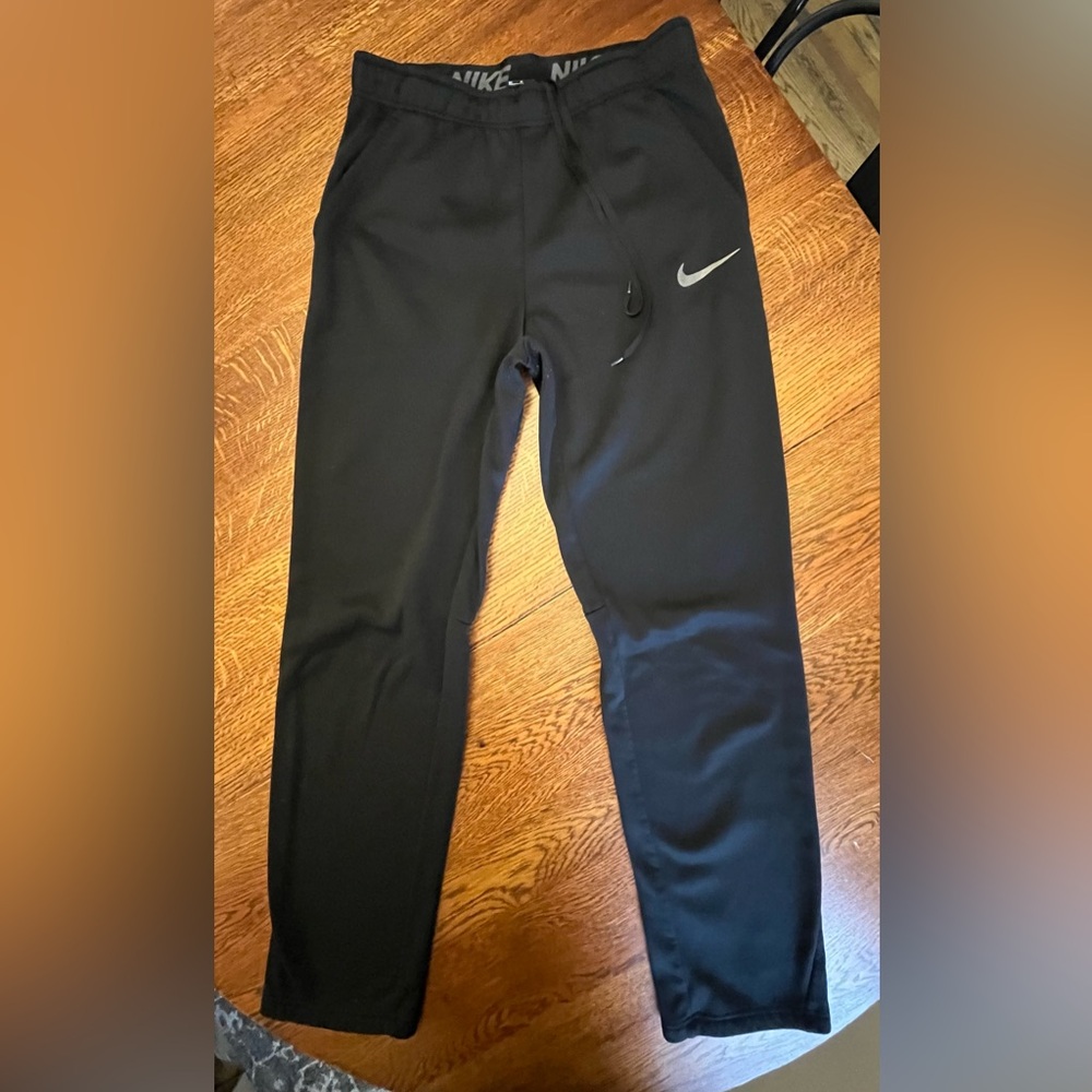 Nike Men’s Sweatpants. Black. Size Medium Tall